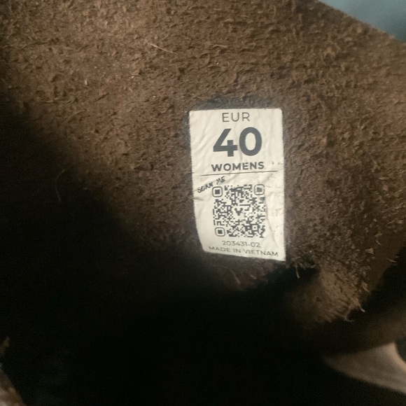 Vivobarefoot Boots - Picture 7 of 7